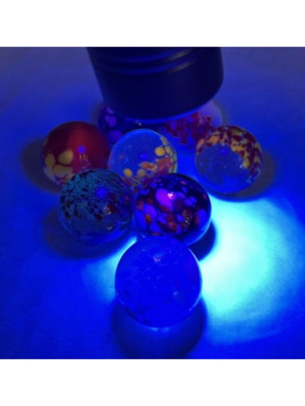 House Of Marbles Shooter Marbles UV Glows 6mm Lot of 8 - Picture 6 of 8